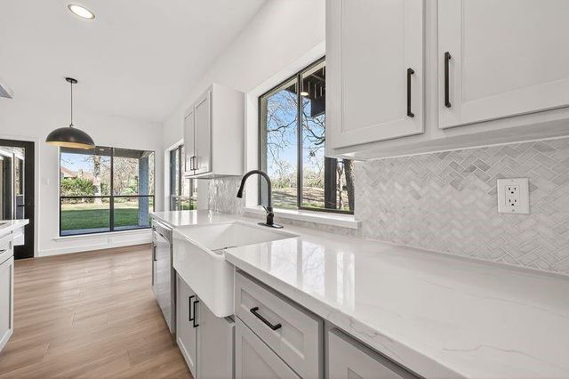 1627 S Hearthside Dr, Richmond, TX 77406