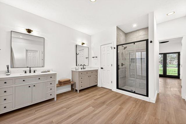 1627 S Hearthside Dr, Richmond, TX 77406