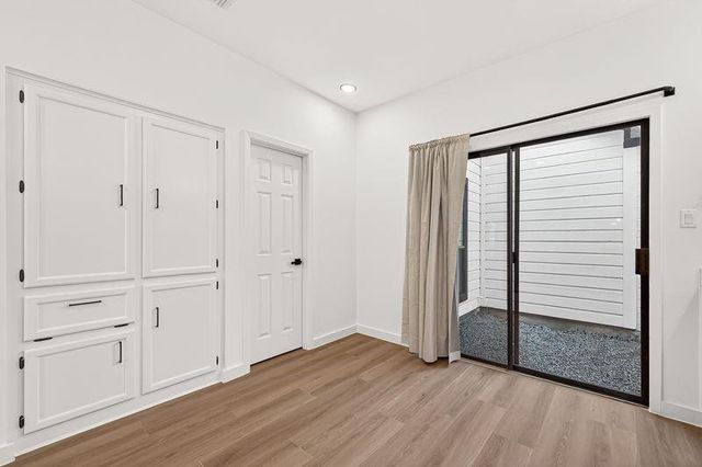 1627 S Hearthside Dr, Richmond, TX 77406