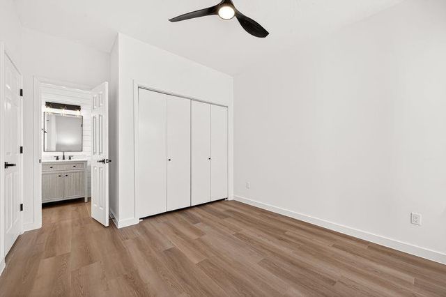 1627 S Hearthside Dr, Richmond, TX 77406