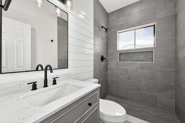 1627 S Hearthside Dr, Richmond, TX 77406