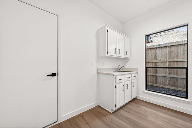 1627 S Hearthside Dr, Richmond, TX 77406