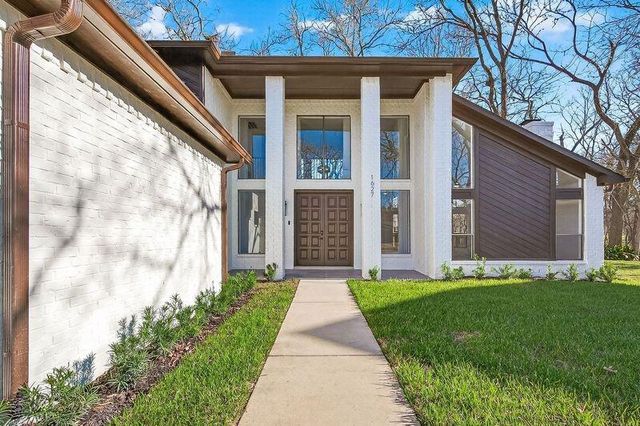 1627 S Hearthside Dr, Richmond, TX 77406