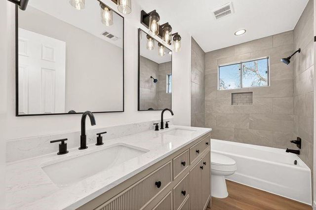 1627 S Hearthside Dr, Richmond, TX 77406