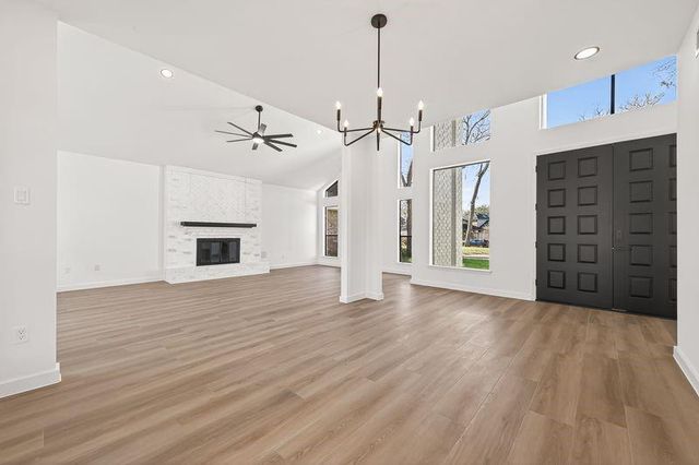 1627 S Hearthside Dr, Richmond, TX 77406