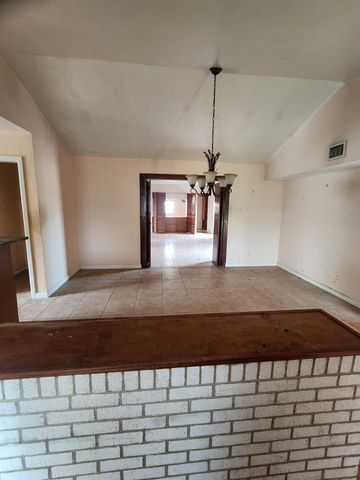 3504 80th Street, Galveston, TX 77551