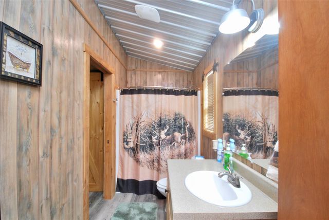 3033 County Road 18, Hallettsville, TX 77964