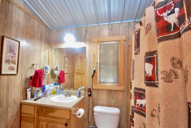 3033 County Road 18, Hallettsville, TX 77964