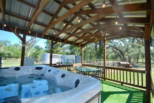 3033 County Road 18, Hallettsville, TX 77964