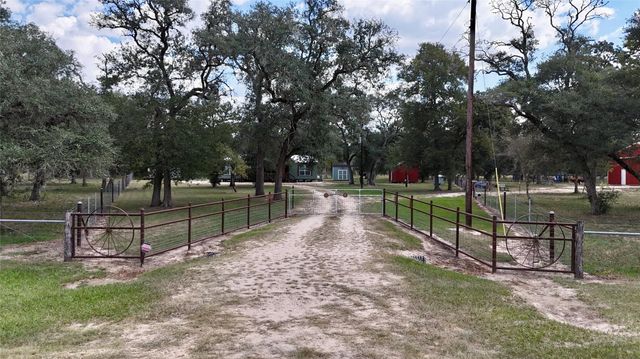 3033 County Road 18, Hallettsville, TX 77964