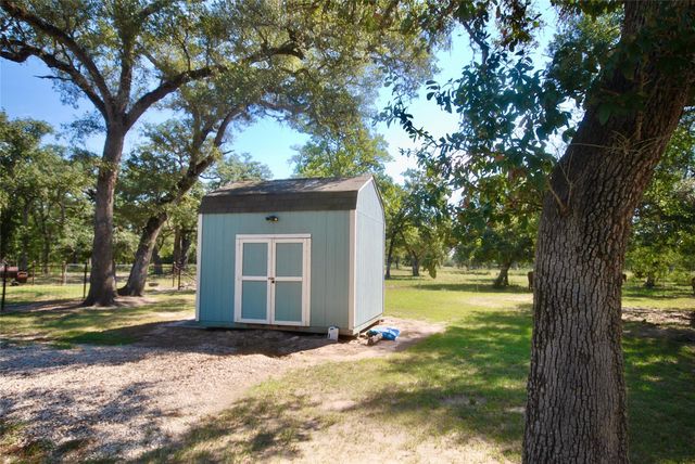 3033 County Road 18, Hallettsville, TX 77964