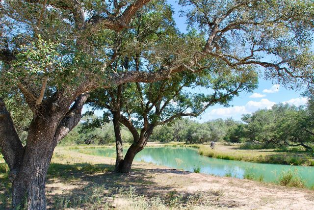 3033 County Road 18, Hallettsville, TX 77964