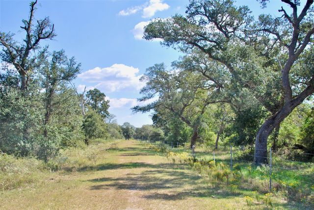 3033 County Road 18, Hallettsville, TX 77964