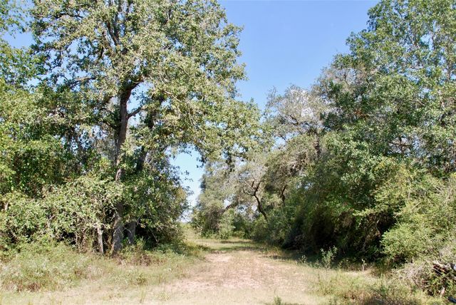 3033 County Road 18, Hallettsville, TX 77964