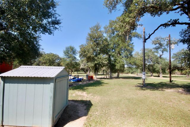 3033 County Road 18, Hallettsville, TX 77964