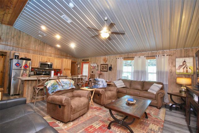 3033 County Road 18, Hallettsville, TX 77964