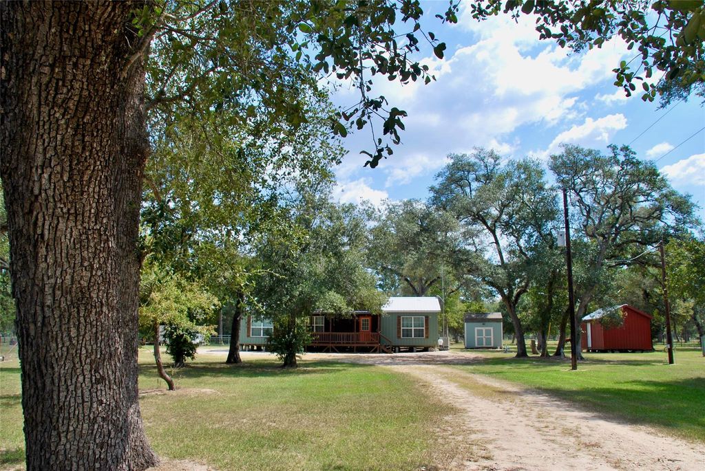 3033 County Road 18, Hallettsville, TX 77964
