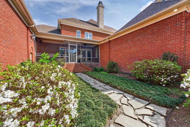 2575 INGLESIDE FARM RD W, Germantown, TN 38139