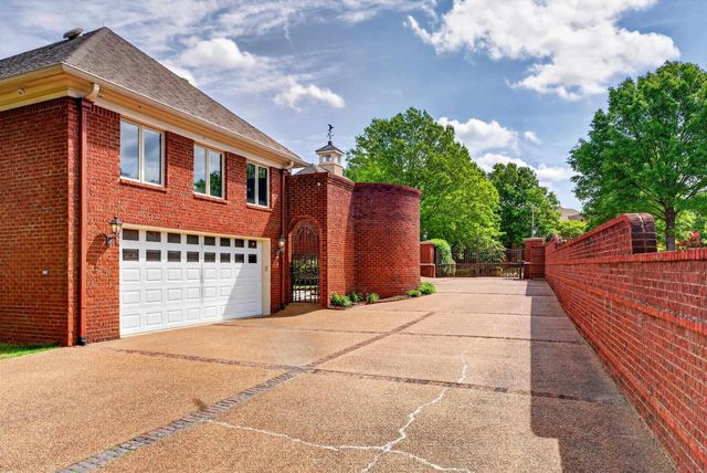 2575 INGLESIDE FARM RD W, Germantown, TN 38139