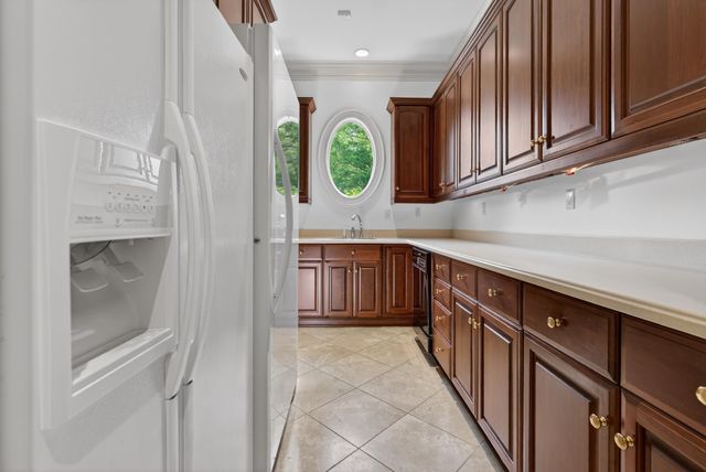 2575 INGLESIDE FARM RD W, Germantown, TN 38139