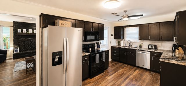 2701 E Dallas Street, Broken Arrow, OK 74014