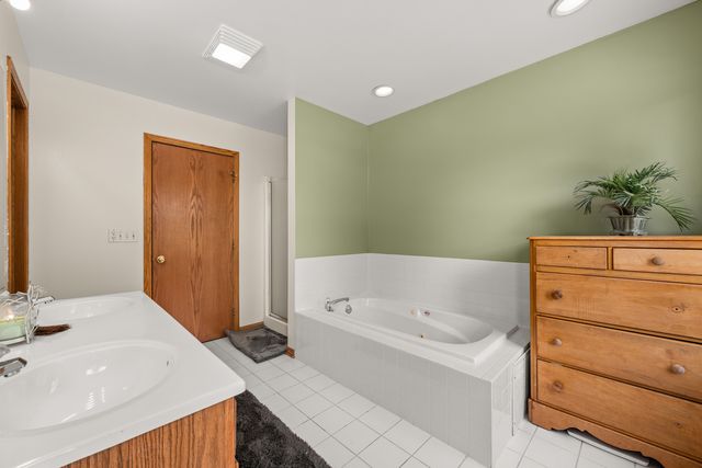 437 W DeKalb Drive, Maple Park, IL 60151