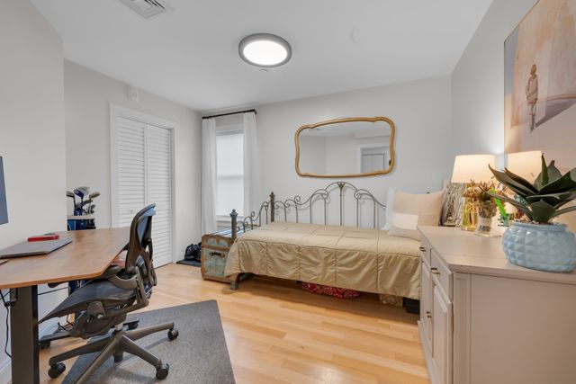 74 Everett St 3, Boston, MA 02128