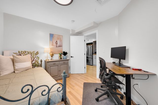 74 Everett St 3, Boston, MA 02128
