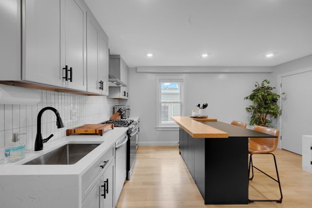 74 Everett St 3, Boston, MA 02128