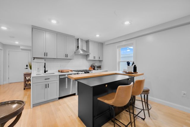 74 Everett St 3, Boston, MA 02128