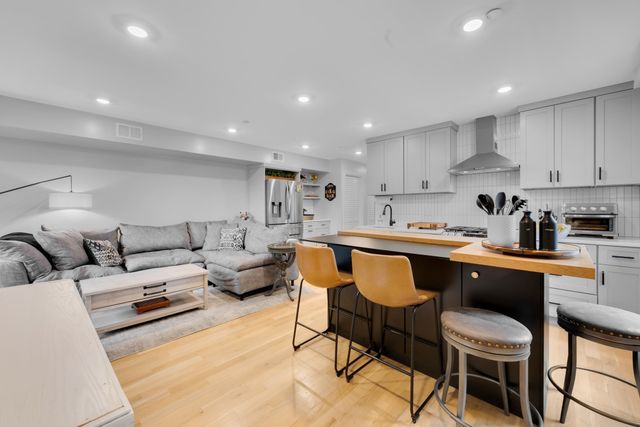 74 Everett St 3, Boston, MA 02128