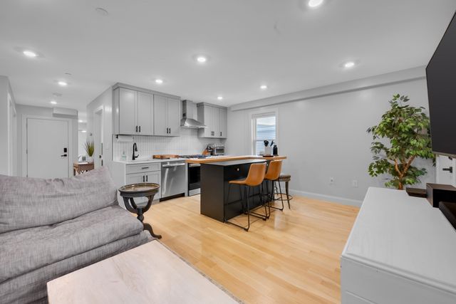 74 Everett St 3, Boston, MA 02128