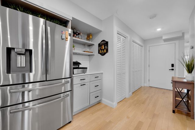 74 Everett St 3, Boston, MA 02128