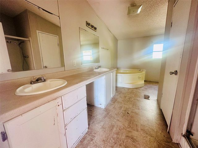 1400 Shawnee Circle CIR, Austin, TX 78734