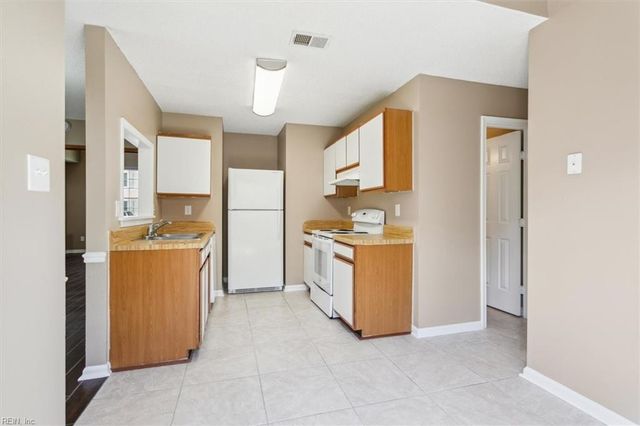 192 Lees Mill DR, Newport News, VA 23608