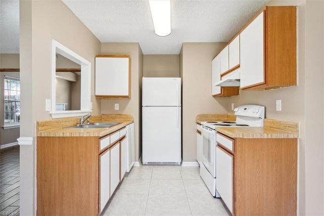 192 Lees Mill DR, Newport News, VA 23608