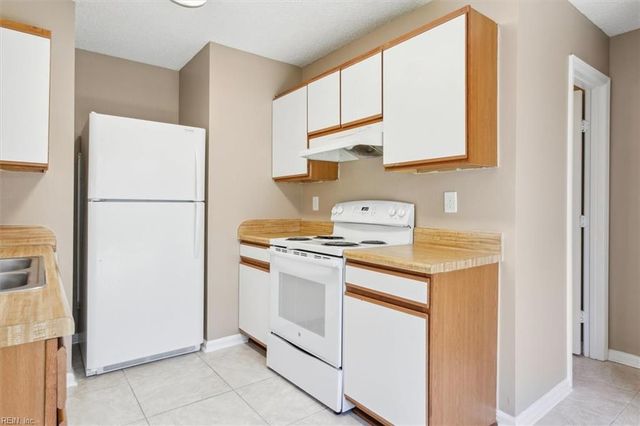 192 Lees Mill DR, Newport News, VA 23608