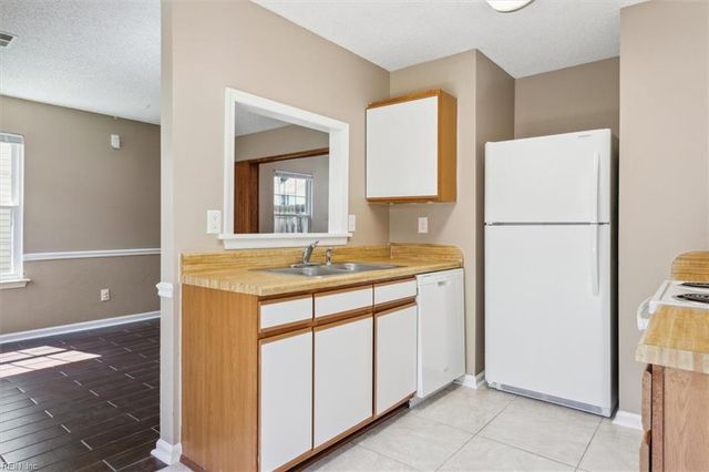 192 Lees Mill DR, Newport News, VA 23608