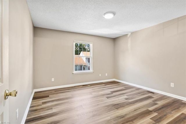 192 Lees Mill DR, Newport News, VA 23608