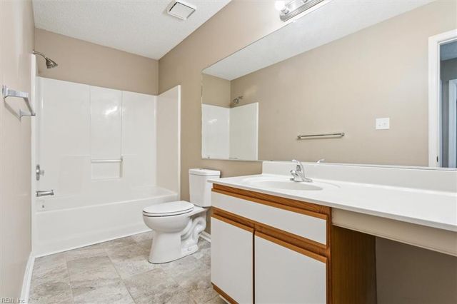 192 Lees Mill DR, Newport News, VA 23608