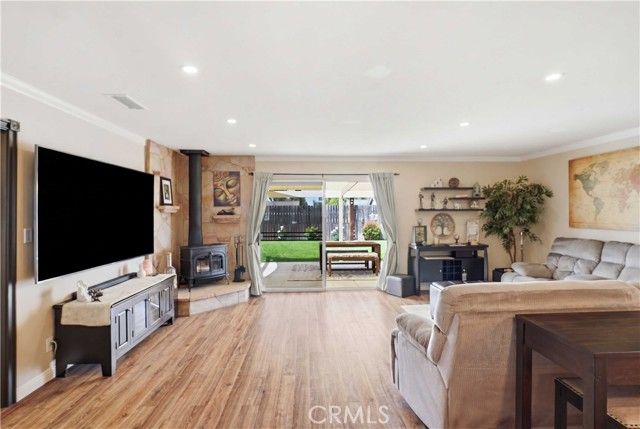 1385 Currant Avenue, Simi Valley, CA 93065