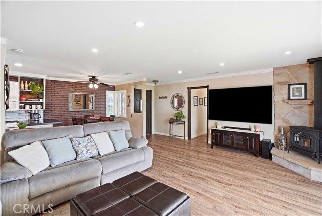 1385 Currant Avenue, Simi Valley, CA 93065