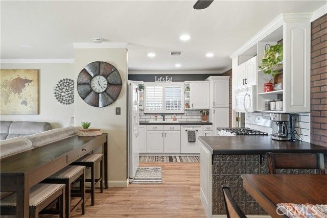 1385 Currant Avenue, Simi Valley, CA 93065