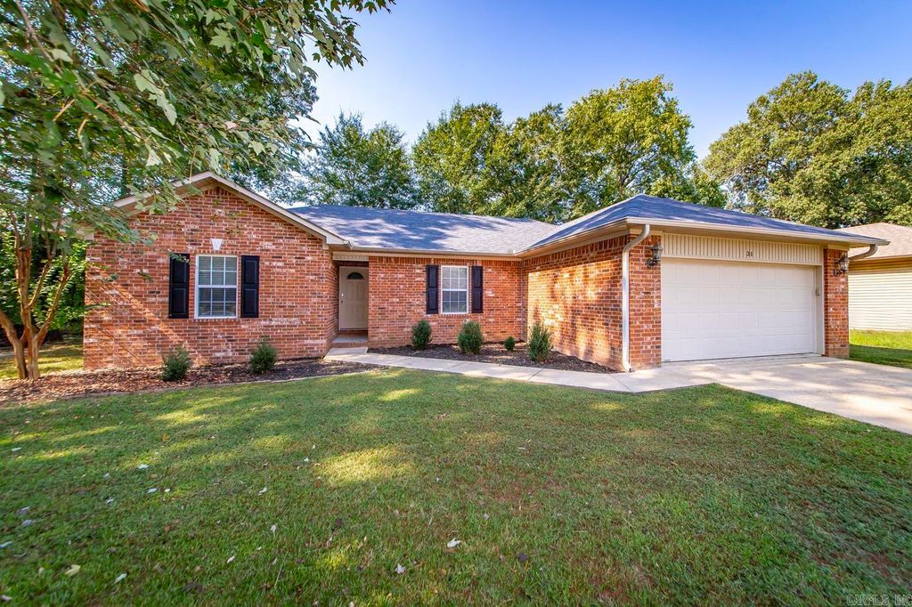 31 Newcastle Drive, Cabot, AR 72023