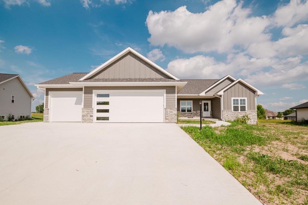 581 EMERALD ISLE COURT, Wrightstown, WI 54180