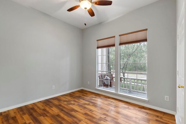 6 E Cottage Green Street, The Woodlands, TX 77382