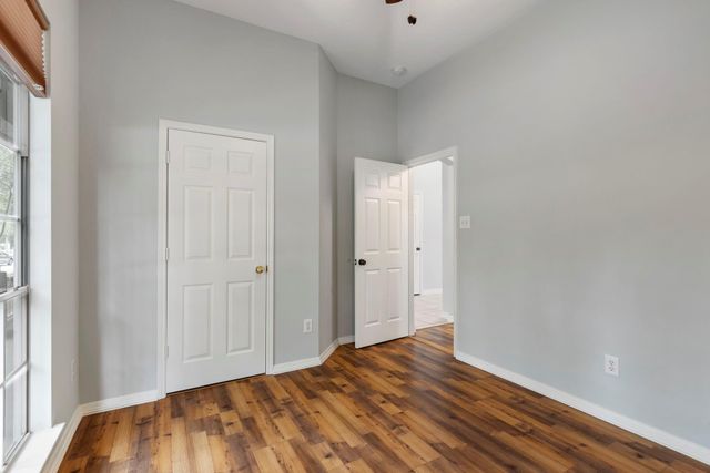 6 E Cottage Green Street, The Woodlands, TX 77382