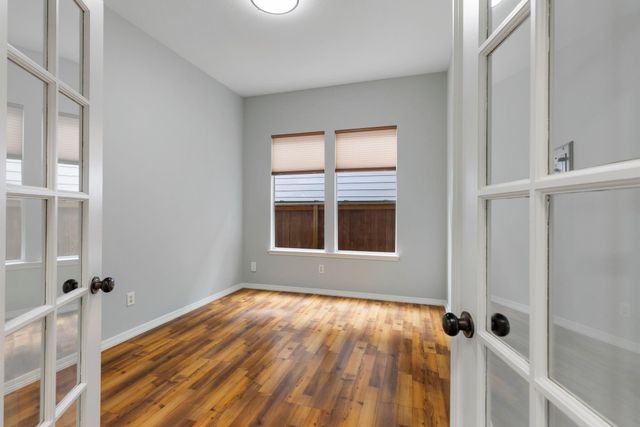 6 E Cottage Green Street, The Woodlands, TX 77382