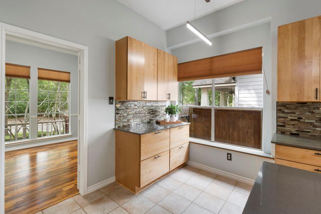 6 E Cottage Green Street, The Woodlands, TX 77382