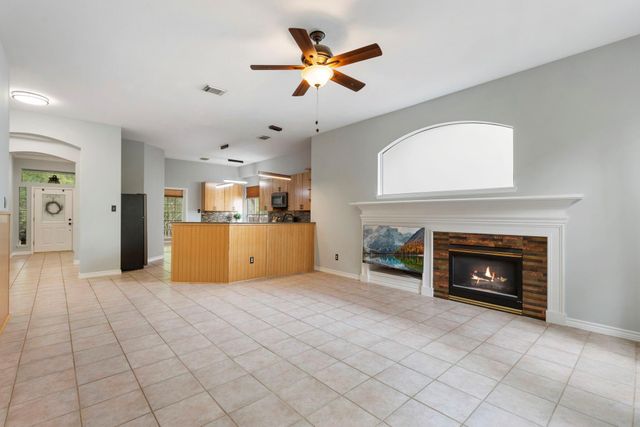 6 E Cottage Green Street, The Woodlands, TX 77382
